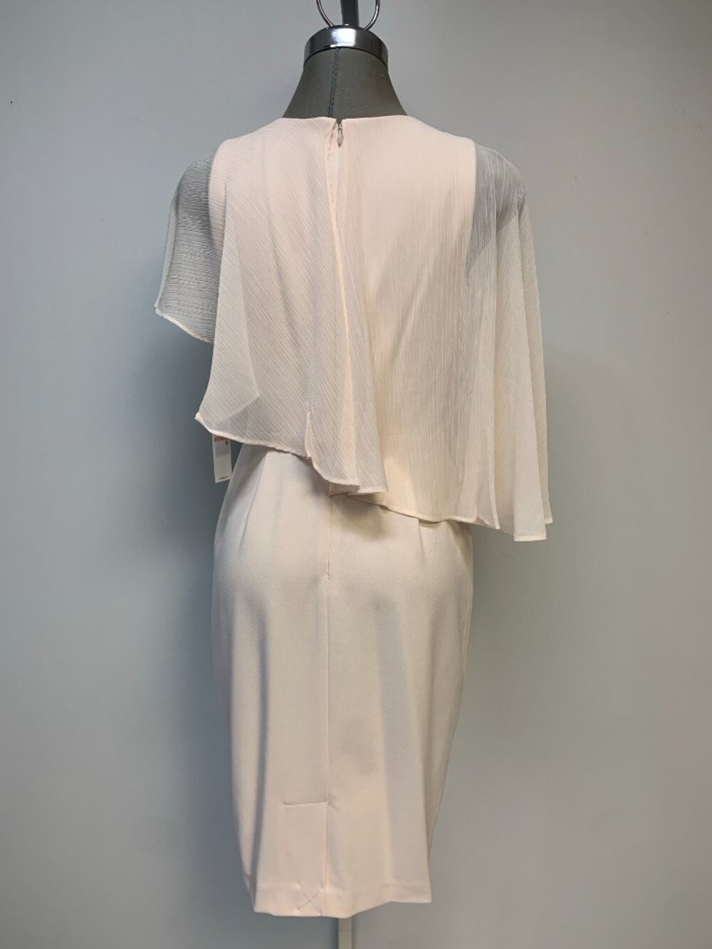 Calvin Klein Elegant PETAL Light Pink Crepe Sheath with Cape Sleeves - Picture 3 of 4
